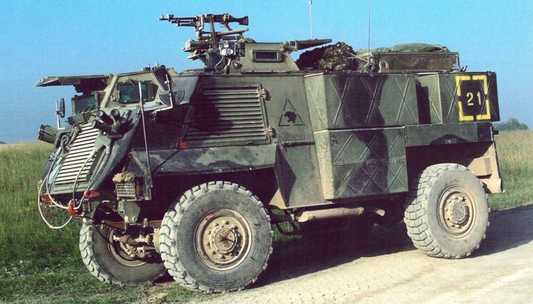 Бронеавтомобиль AT-105 